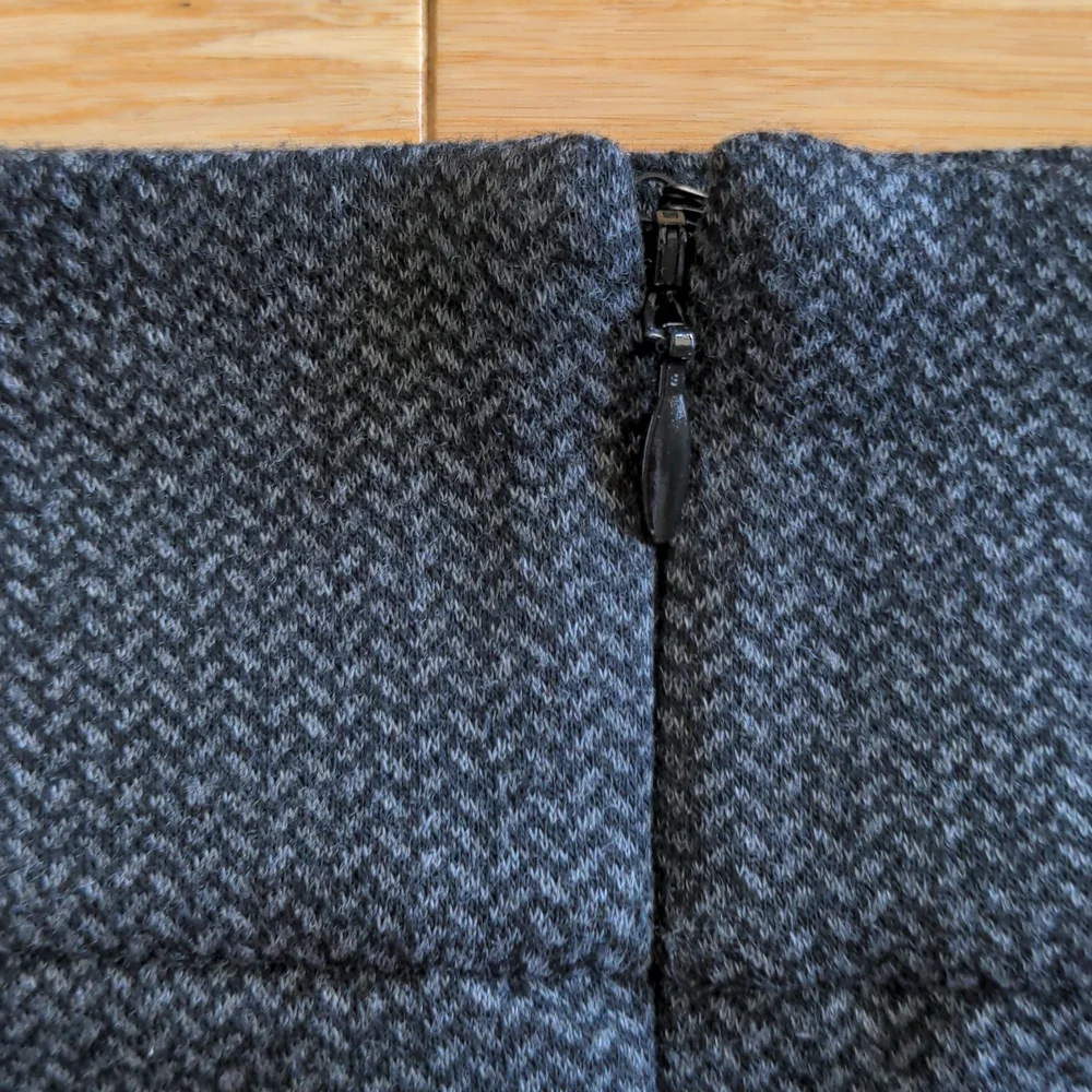 Halogen Herringbone Knit Pencil Skirt Gray Size 4 - Picture 3 of 4